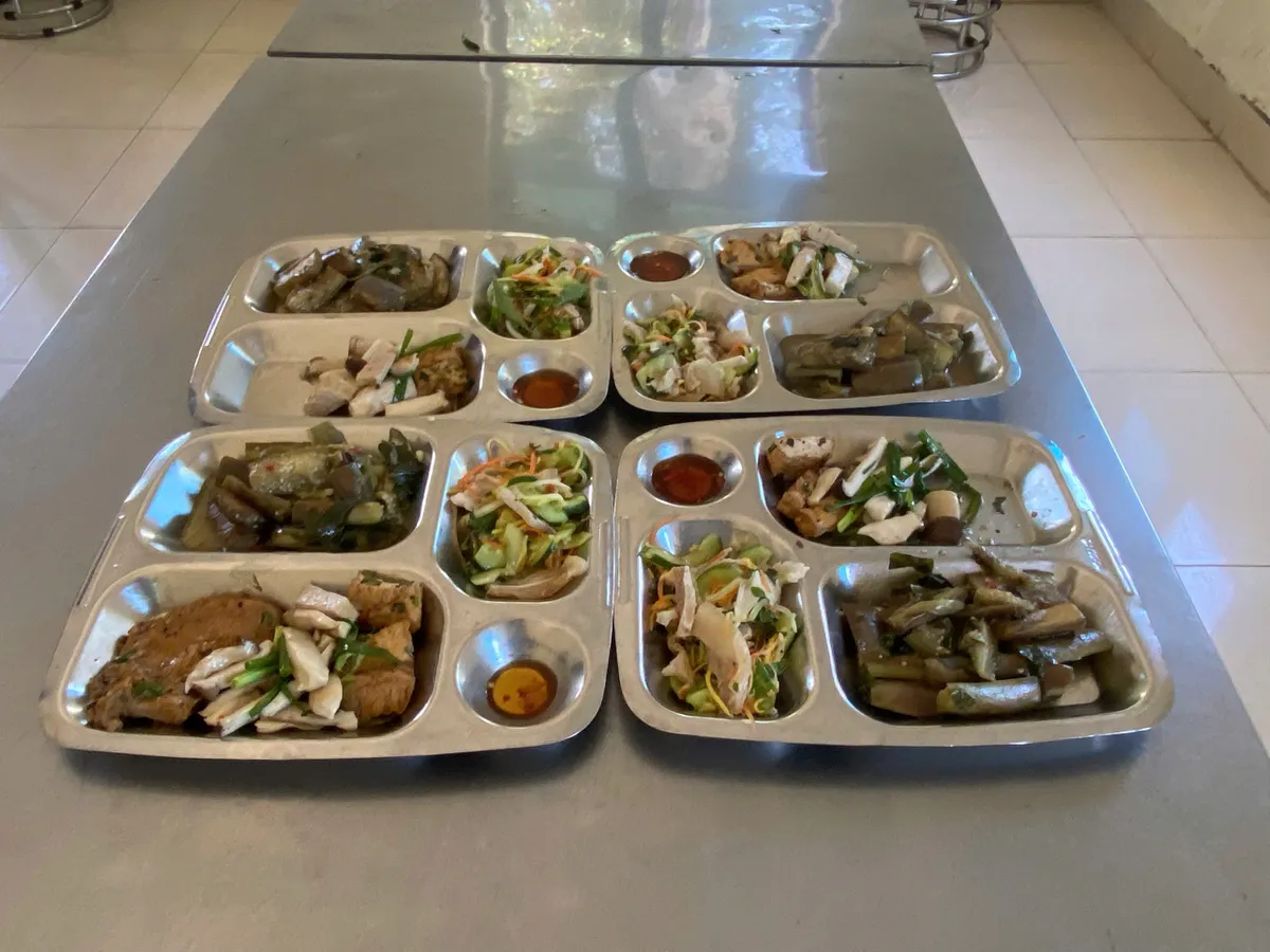Bảo đảm chất lượng dinh dưỡng cho phi công và thợ máy tại Trung đoàn không quân 930 - Ảnh 1.