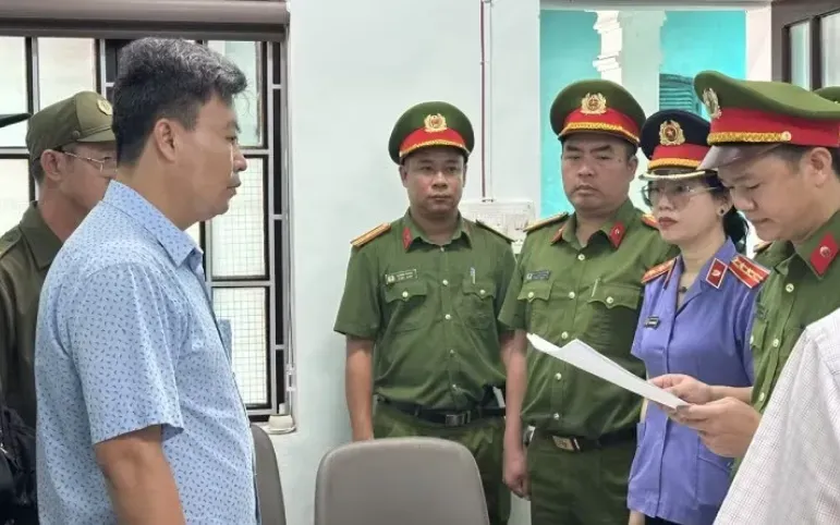 Khởi tố 7 bị can trong vụ lập hồ sơ khống chiếm đoạt hơn 1,7 tỷ đồng từ chương trình nông thôn mới ở Huế- Ảnh 1. Khởi tố 7 bị can trong vụ lập hồ sơ khống chiếm đoạt hơn 1,7 tỷ đồng từ chương trình nông thôn mới ở Huế- Ảnh 1.