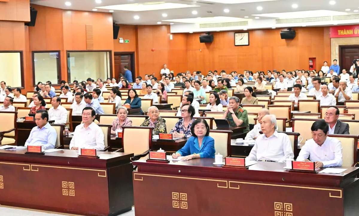 TP Hồ Chí Minh sẽ cấp học bổng, hỗ trợ nhà ở để thu hút người tài - Ảnh 1.