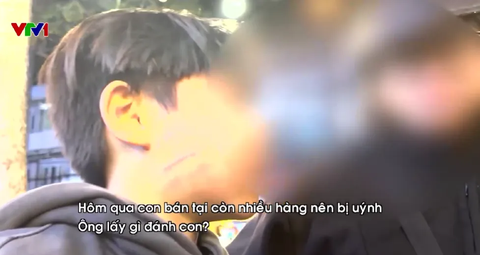 Những đứa trẻ bán hoa quả đến 2 giờ sáng và nỗi sợ không bán hết hàng - Ảnh 5.