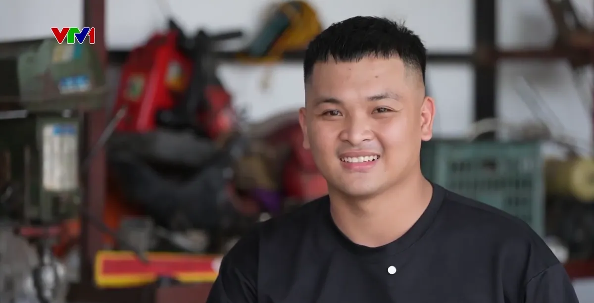 Thợ sửa xe lao v&agrave;o cứu người, viết n&ecirc;n c&acirc;u chuyện đẹp giữa đời thường - Ảnh 1.
