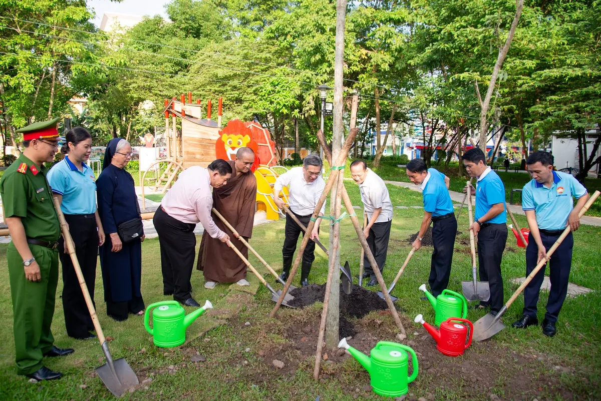 TP Hồ Chí Minh phát động phong trào toàn dân tham gia bảo vệ môi trường - Ảnh 1.