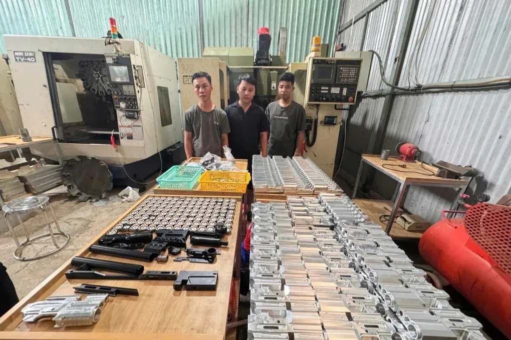 Phát hiện “đại bản doanh” sản xuất linh kiện súng cung cấp cho đường dây vũ khí liên tỉnh- Ảnh 1. Phát hiện “đại bản doanh” sản xuất linh kiện súng cung cấp cho đường dây vũ khí liên tỉnh- Ảnh 1.