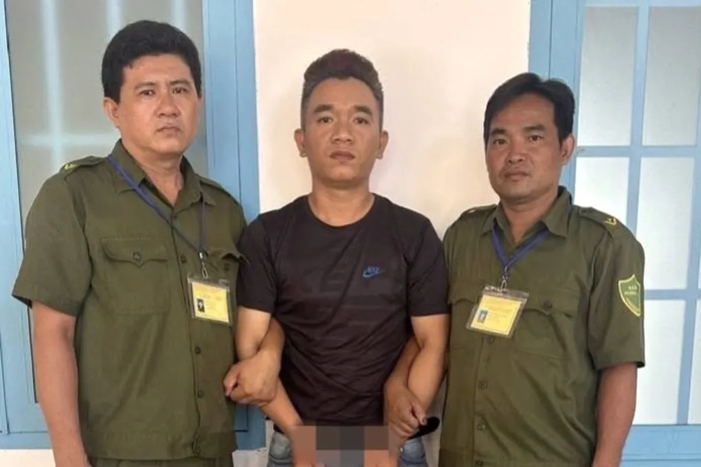 Nhanh chóng bắt giữ nghi phạm cướp giật dây chuyền vàng của cụ bà ở TPHCM- Ảnh 1. Nhanh chóng bắt giữ nghi phạm cướp giật dây chuyền vàng của cụ bà ở TPHCM- Ảnh 1.