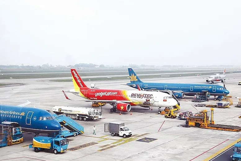 Nhiều chuyến bay tại sân bay Nội Bài tạm dừng hoạt động do diều thả gần sân bay - Ảnh 1.