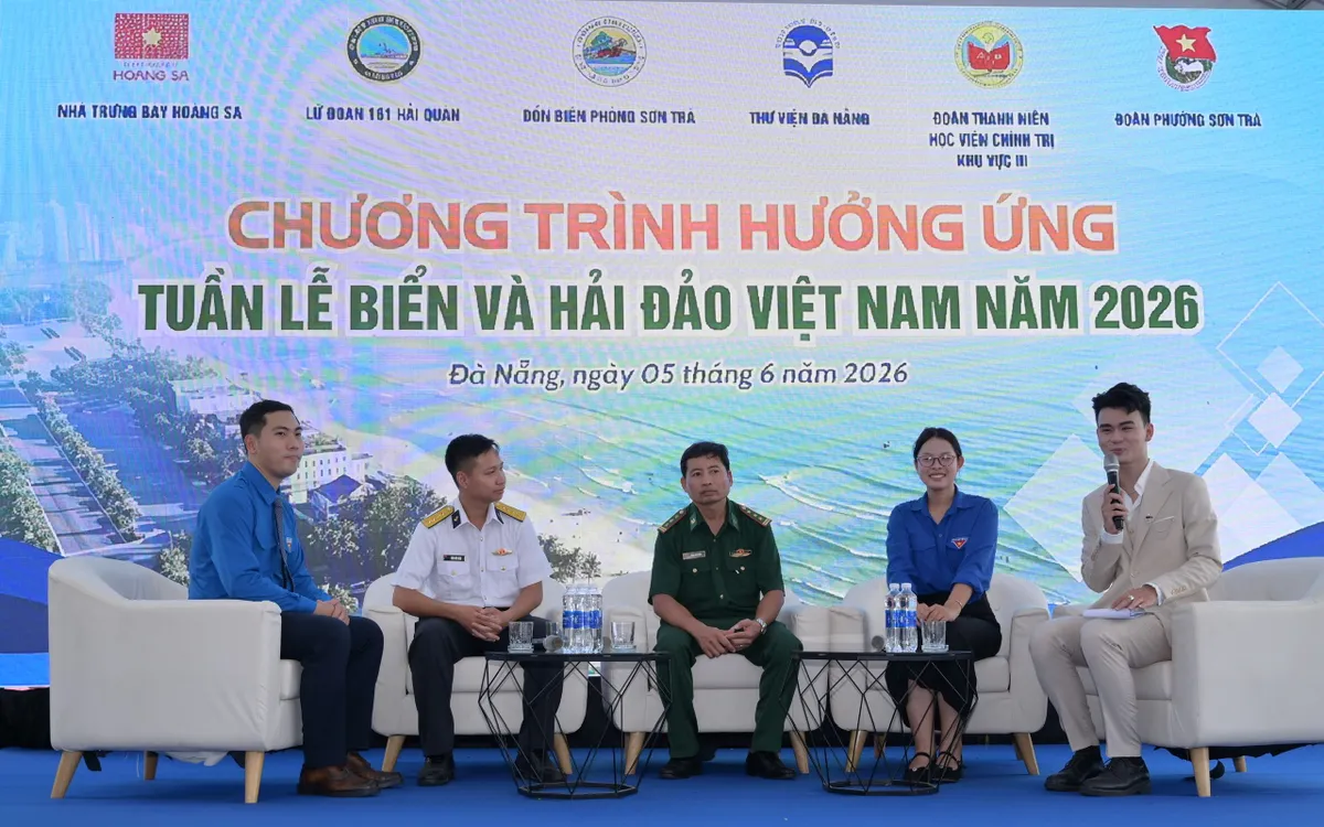 Cán bộ, chiến sĩ Lữ đoàn 161 tham gia giao lưu, tọa đàm hưởng ứng Tuần lễ Biển và hải đảo Việt Nam năm 2026 với các đơn vị trên địa bàn.