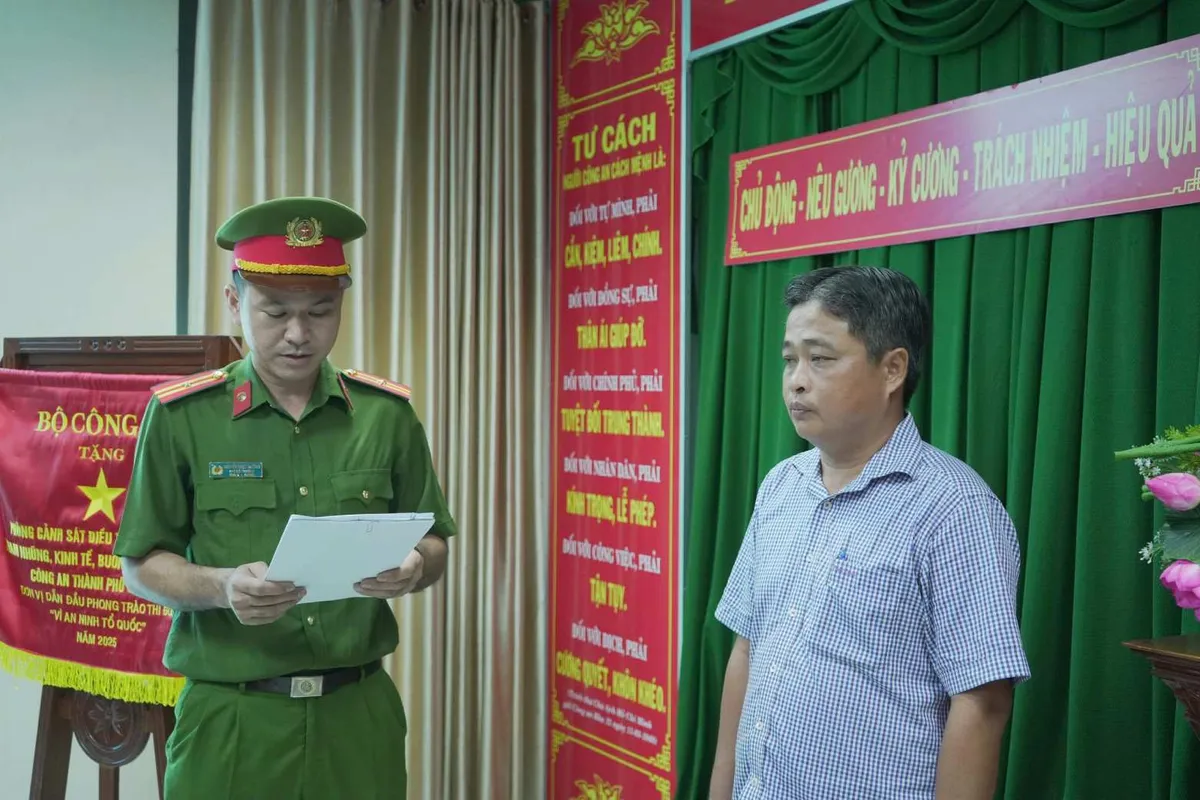 Bắt nguyên Trưởng Ban Tổ chức Tỉnh ủy Sóc Trăng cũ- Ảnh 1. Bắt nguyên Trưởng Ban Tổ chức Tỉnh ủy Sóc Trăng cũ- Ảnh 1.