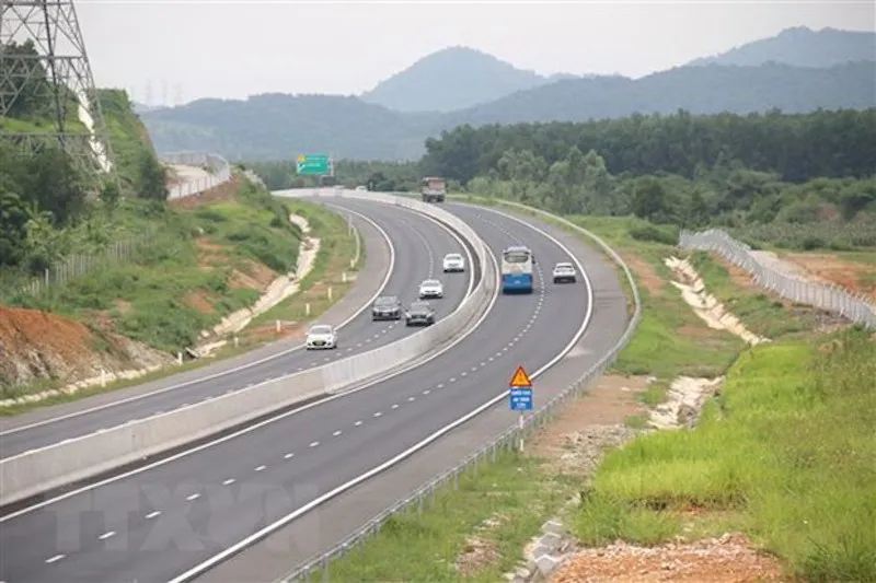 Bộ Xây dựng lấy ý kiến 11 địa phương về mở rộng cao tốc Bắc - Nam lên 6 làn xe- Ảnh 1. Bộ Xây dựng lấy ý kiến 11 địa phương về mở rộng cao tốc Bắc - Nam lên 6 làn xe- Ảnh 1.