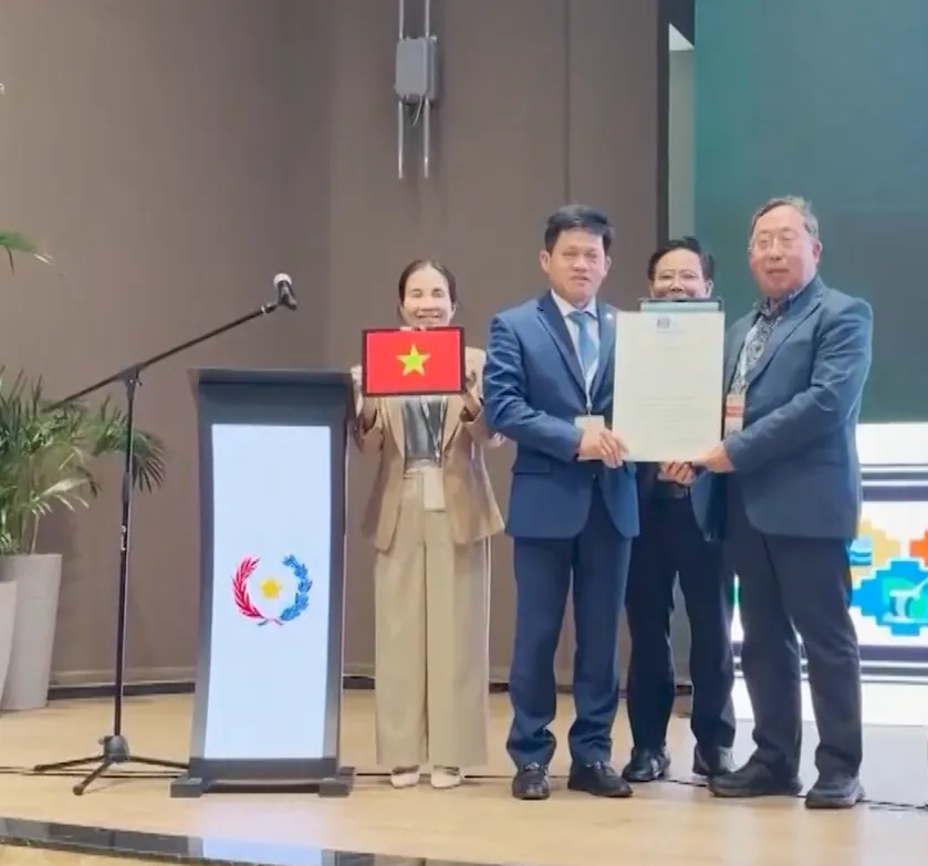 Phong Nha - Kẻ Bàng được UNESCO công nhận là Khu Dự trữ sinh quyển thế giới
- Ảnh 1. Phong Nha - Kẻ Bàng được UNESCO công nhận là Khu Dự trữ sinh quyển thế giới
- Ảnh 1.