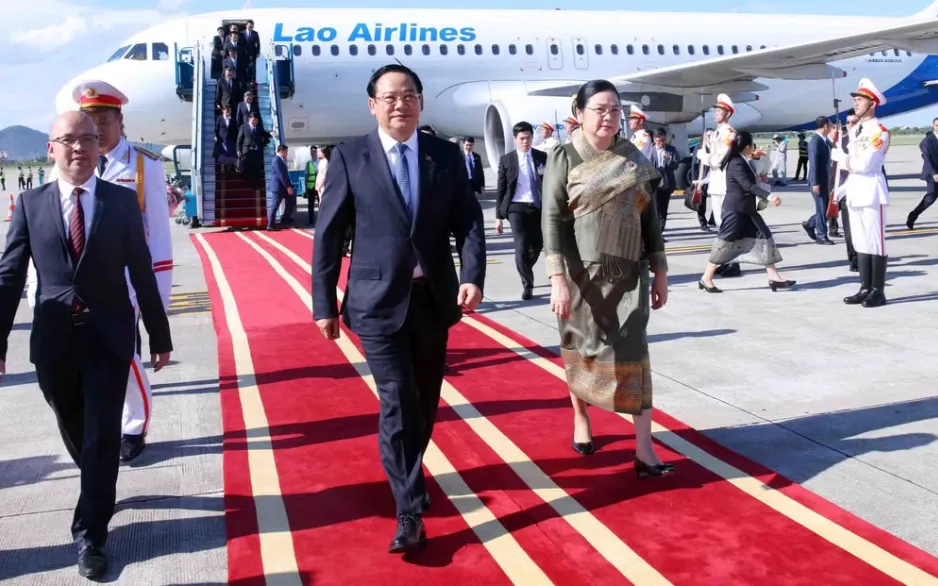 Thủ tướng Lào thăm chính thức Việt Nam và dự Diễn đàn Tương lai ASEAN - Ảnh 1.