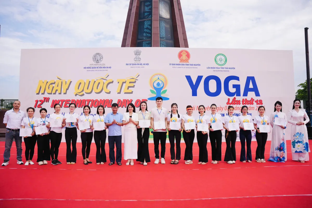 Ngày Quốc tế Yoga 2026 tại Thái Nguyên: Lan tỏa thông điệp "yoga - sống khỏe theo năm tháng"- Ảnh 3.