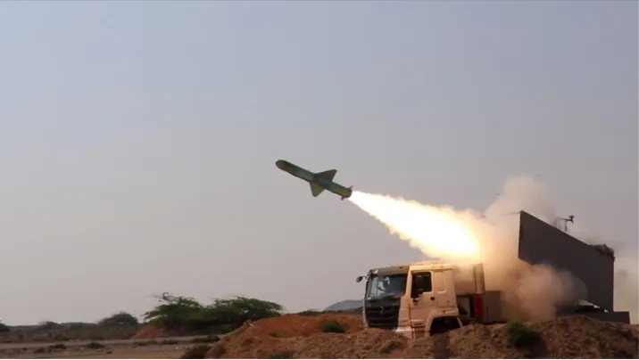 Mỹ bắn hạ UAV Iran đe dọa tàu thuyền qua eo biển Hormuz- Ảnh 1. Mỹ bắn hạ UAV Iran đe dọa tàu thuyền qua eo biển Hormuz- Ảnh 1.