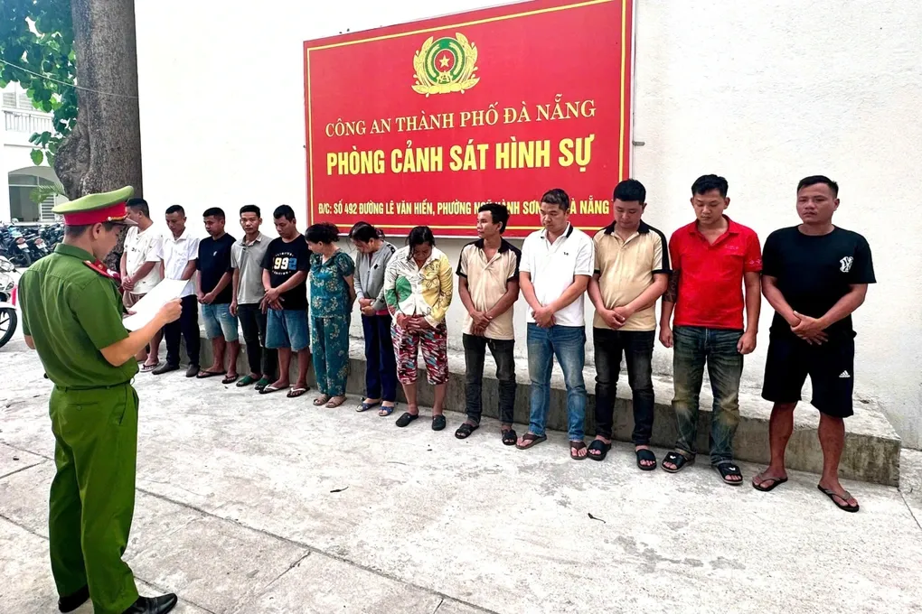 Cảnh sát triệt phá đường dây cá độ bóng đá, số đề giao dịch khoảng 20 tỷ đồng- Ảnh 1. Cảnh sát triệt phá đường dây cá độ bóng đá, số đề giao dịch khoảng 20 tỷ đồng- Ảnh 1.