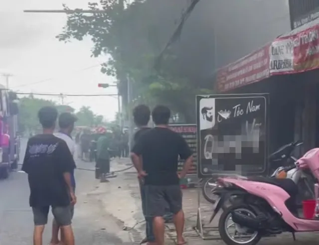Người đàn ông phóng hỏa tiệm giặt sấy, bị bỏng nặng khi đám cháy bùng phát- Ảnh 1. Người đàn ông phóng hỏa tiệm giặt sấy, bị bỏng nặng khi đám cháy bùng phát- Ảnh 1.
