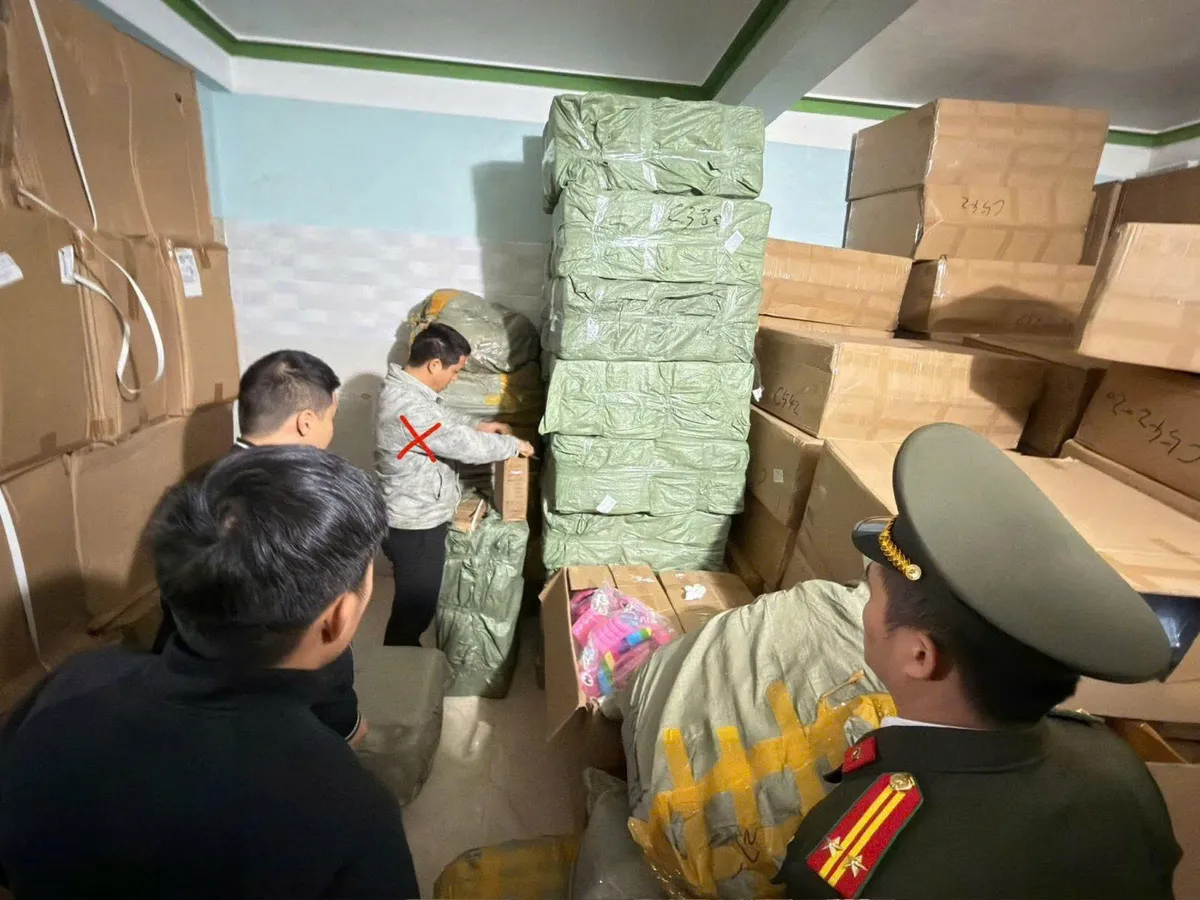 Phú Thọ: Ngụy trang súng quân dụng thành “dụng cụ thông bồn cầu”, 6 đối tượng bị khởi tố - Ảnh 3. Phú Thọ: Ngụy trang súng quân dụng thành “dụng cụ thông bồn cầu”, 6 đối tượng bị khởi tố - Ảnh 3.