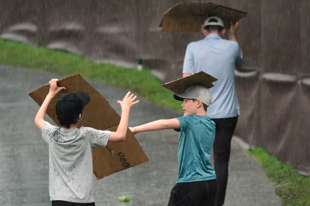 Bão mạnh gây nguy cơ lũ quét dữ dội, đe dọa hàng chục triệu người tại Mỹ- Ảnh 4. Bão mạnh gây nguy cơ lũ quét dữ dội, đe dọa hàng chục triệu người tại Mỹ- Ảnh 4.