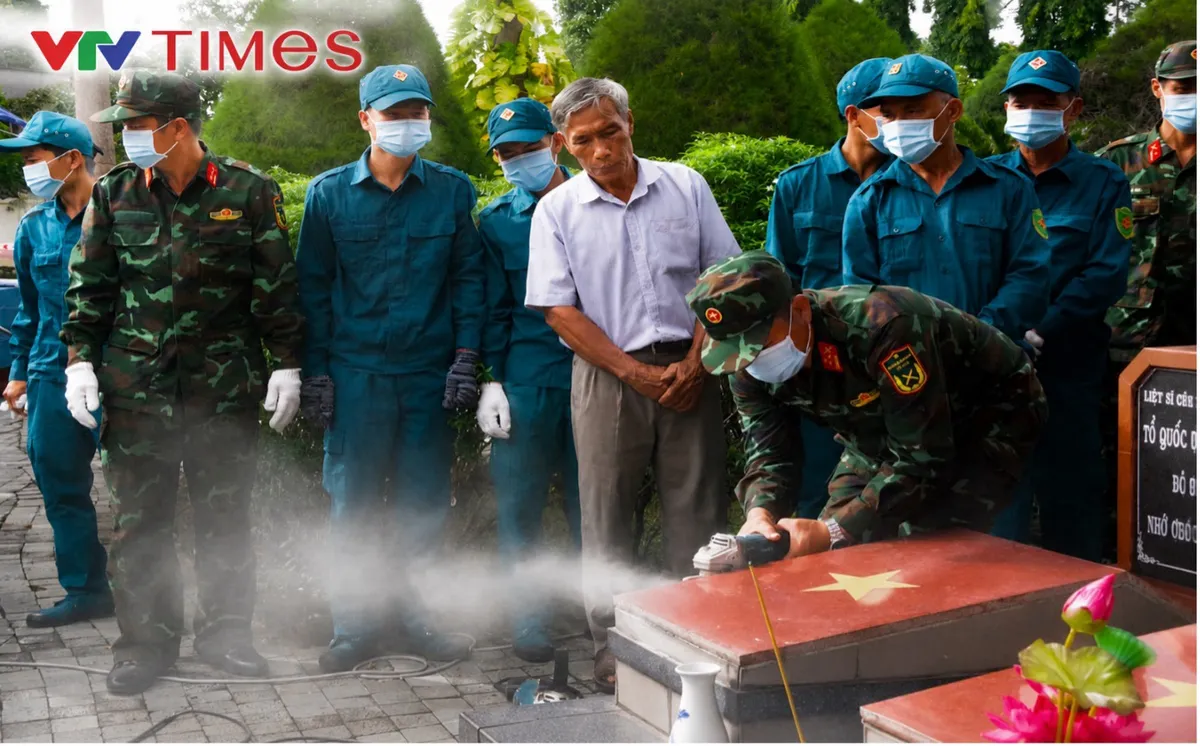 Lâm Đồng lấy mẫu hài cốt liệt sĩ chưa xác định danh tính tại Nghĩa trang Đức Linh - Ảnh 3.