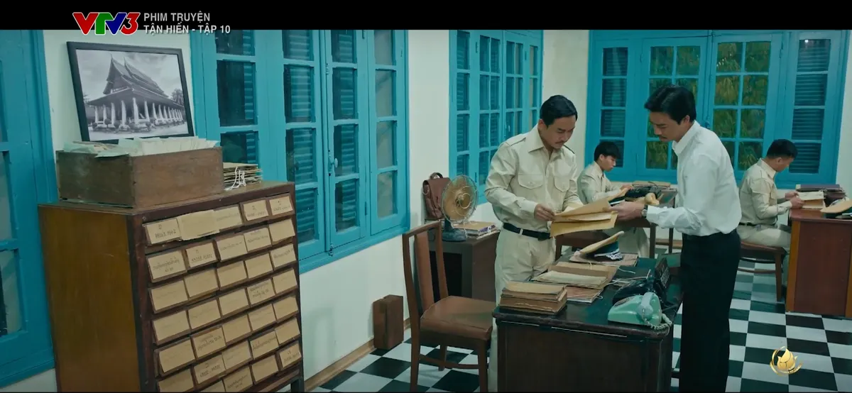 Tận hiến - Tập 10, 11: Điệp vi&ecirc;n ho&agrave;n hảo v&agrave; loạt diễn biến nghẹt thở từ cuộc đảo ch&iacute;nh qu&acirc;n sự - Ảnh 2.