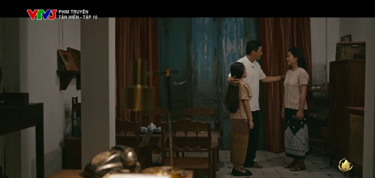 Tận hiến - Tập 10, 11: Điệp vi&ecirc;n ho&agrave;n hảo v&agrave; loạt diễn biến nghẹt thở từ cuộc đảo ch&iacute;nh qu&acirc;n sự - Ảnh 7.