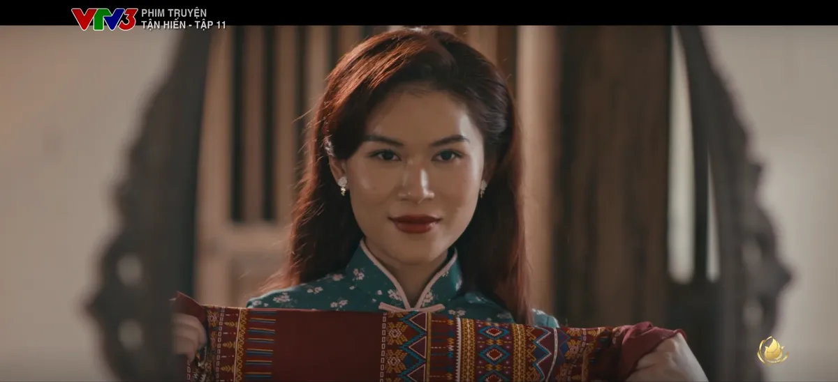 Tận hiến - Tập 10, 11: Điệp vi&ecirc;n ho&agrave;n hảo v&agrave; loạt diễn biến nghẹt thở từ cuộc đảo ch&iacute;nh qu&acirc;n sự - Ảnh 12.