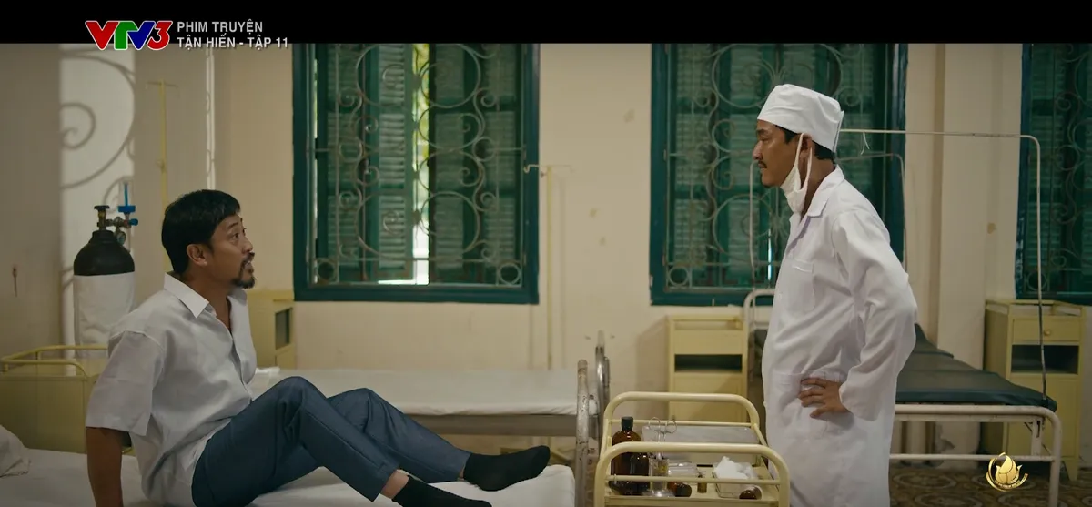 Tận hiến - Tập 10, 11: Điệp vi&ecirc;n ho&agrave;n hảo v&agrave; loạt diễn biến nghẹt thở từ cuộc đảo ch&iacute;nh qu&acirc;n sự - Ảnh 9.