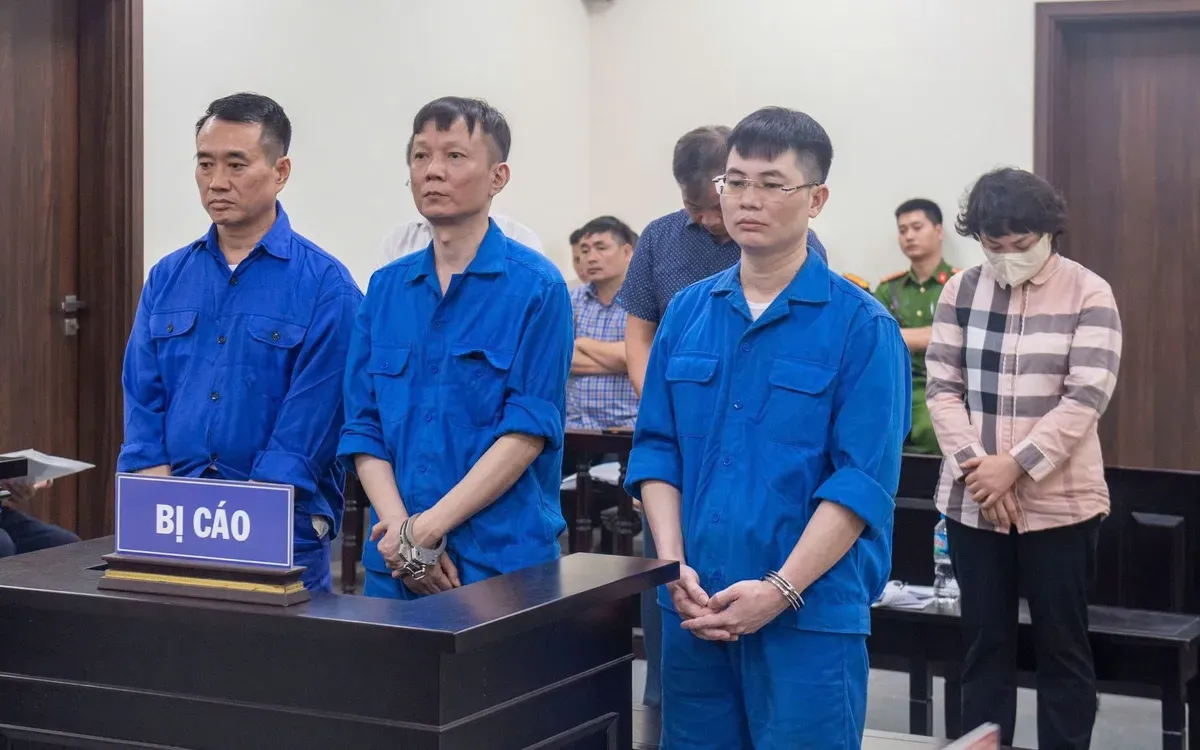Các bị cáo tại phiên tòa sơ thẩm đã bị hoãn ngày 9/4.