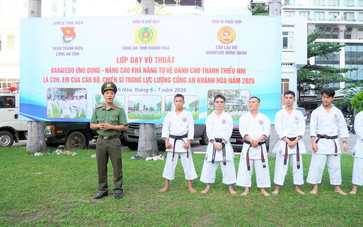Công an Khánh Hòa mở lớp võ tự vệ cho con em cán bộ, chiến sĩ.
