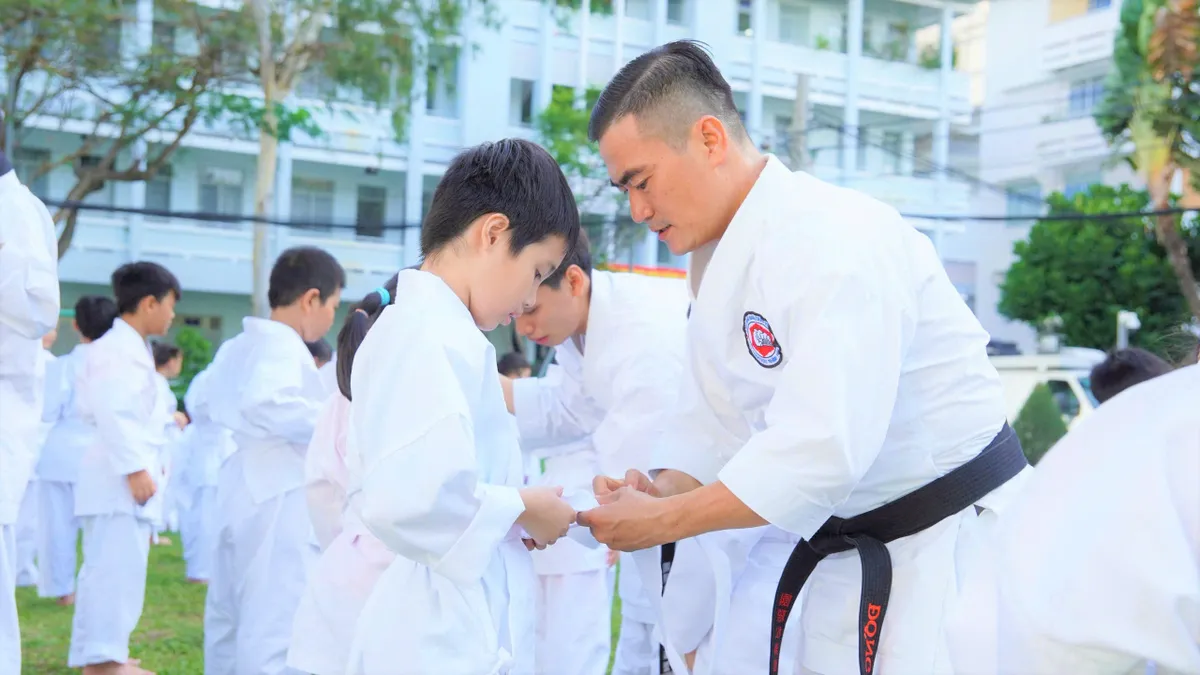 Công an Khánh Hòa: Mở lớp võ thuật tự vệ miễn phí dịp hè cho con em cán bộ, chiến sĩ - Ảnh 2.