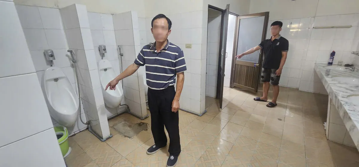 Bị kiểm tra tại cửa khẩu, tài xế và phụ xe vội phi tang hơn 0,5kg vàng trị giá 1,8 tỷ đồng- Ảnh 1. Bị kiểm tra tại cửa khẩu, tài xế và phụ xe vội phi tang hơn 0,5kg vàng trị giá 1,8 tỷ đồng- Ảnh 1.