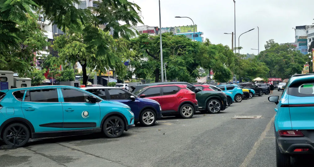 Miễn lệ phí trước bạ lần đầu cho ô tô điện đến hết năm 2030
- Ảnh 1. Miễn lệ phí trước bạ lần đầu cho ô tô điện đến hết năm 2030
- Ảnh 1.