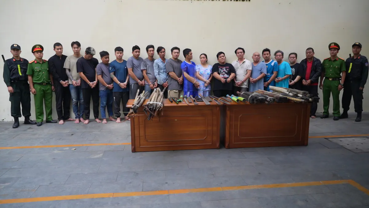Cua từ miền T&acirc;y về TP Hồ Ch&iacute; Minh bị &eacute;p "nộp ph&iacute;" 90 triệu đồng mỗi ng&agrave;y cho băng nh&oacute;m x&atilde; hội đen - Ảnh 1.