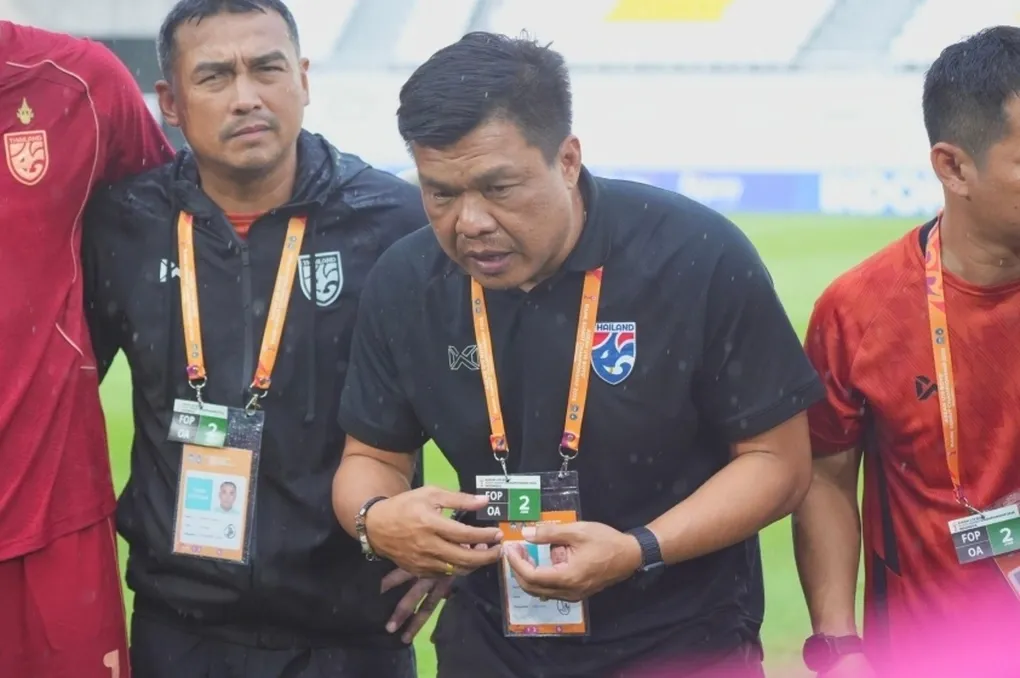 Chờ U19 Việt Nam v&agrave;o b&aacute;n kết, HLV Th&aacute;i Lan ph&aacute;t biểu đầy tự tin: &ldquo;T&ocirc;i kh&ocirc;ng quan t&acirc;m đối thủ l&agrave; ai&rdquo;.- Ảnh 1.
