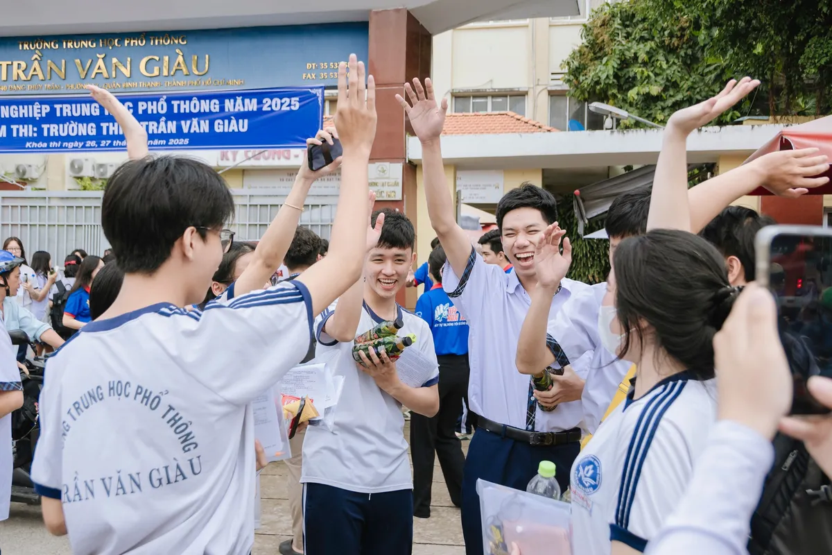 Những con số ấn tượng về kỳ thi tốt nghiệp THPT quy mô lớn nhất từ trước đến nay ở TP Hồ Chí Minh - Ảnh 1.