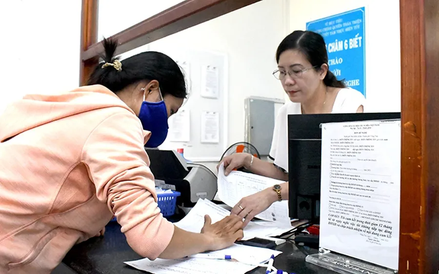 Người thuộc hộ ngh&egrave;o, cận ngh&egrave;o ở H&agrave; Nội được hỗ trợ 100% mức đ&oacute;ng BHXH tự nguyện - Ảnh 1.