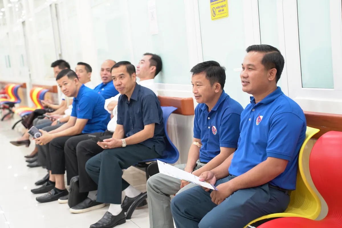 Quảng Ng&atilde;i: Chăm s&oacute;c sức khỏe đo&agrave;n c&ocirc;ng t&aacute;c Khăm Muồn, vun đắp t&igrave;nh hữu nghị Việt - L&agrave;o- Ảnh 1.