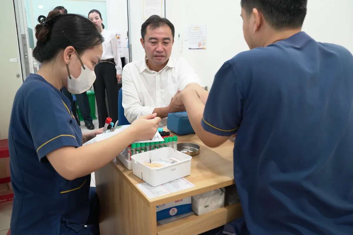 Quảng Ng&atilde;i: Chăm s&oacute;c sức khỏe đo&agrave;n c&ocirc;ng t&aacute;c Khăm Muồn, vun đắp t&igrave;nh hữu nghị Việt - L&agrave;o- Ảnh 2.