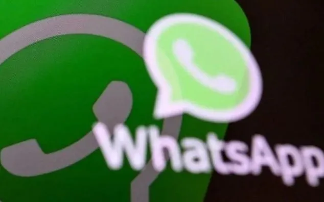 Biểu tượng ứng dụng WhatsApp trên màn hình điện thoại di động. (Ảnh: AFP/TTXVN)