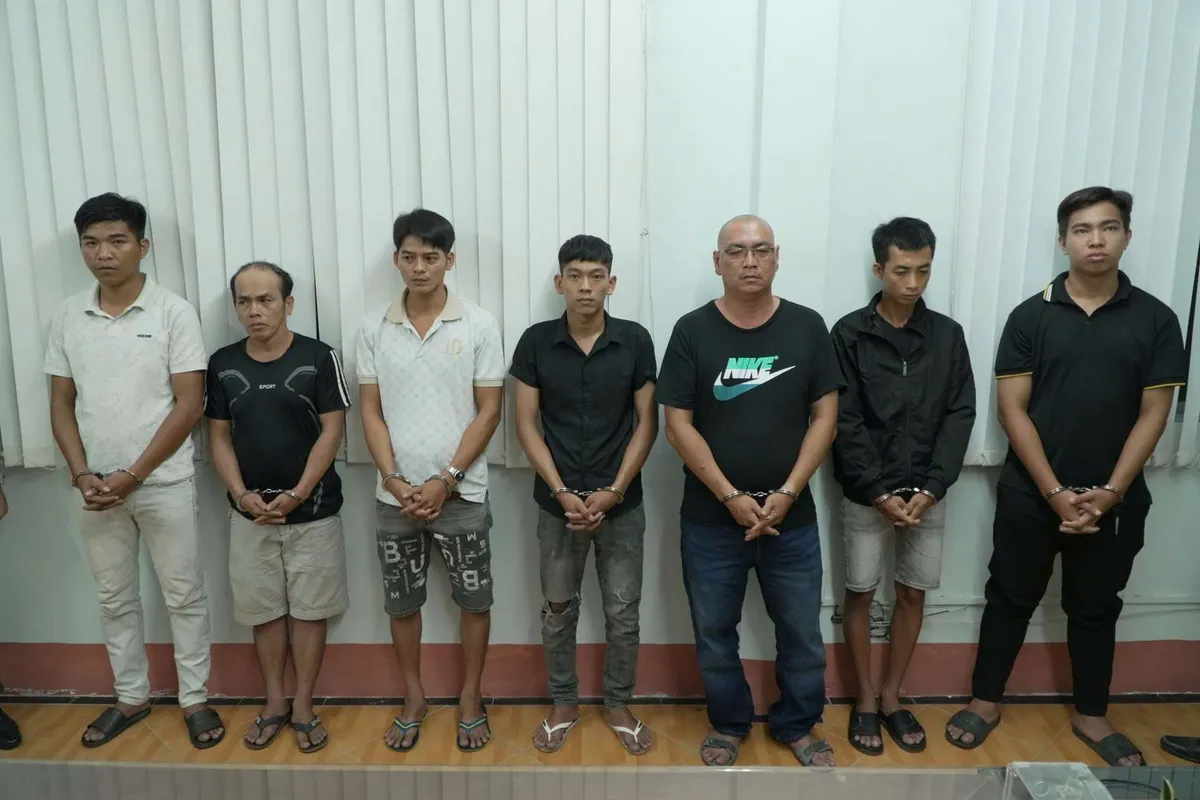 Khởi tố chủ một trại h&ograve;m c&ugrave;ng 6 đồng phạm khi&ecirc;ng quan t&agrave;i nhảy m&uacute;a tr&ecirc;n đường phố- Ảnh 1.