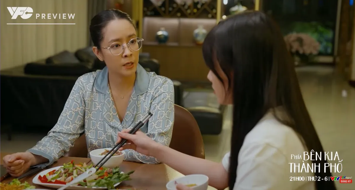 Phía bên kia thành phố - Tập 8: Tuyết Lan xin lỗi Cương vì đã phớt lờ - Ảnh 4.