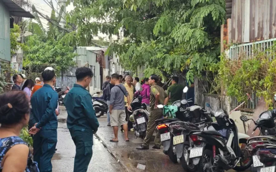 Lực lượng chức năng có mặt tại hiện trường. Ảnh: SGGP