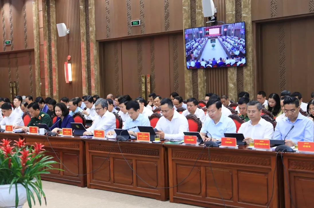 Hà Nội sơ kết 1 năm vận hành chính quyền 2 cấp: Chuyển mạnh sang quản trị số - Ảnh 2.