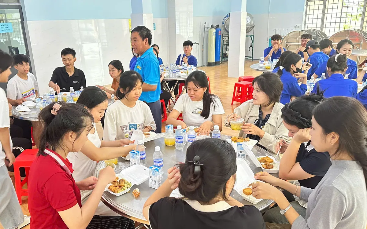 Các học sinh ở vùng sâu, biên giới được hỗ trợ bữa ăn và chỗ ở miễn phí. Ảnh: Thu Hà