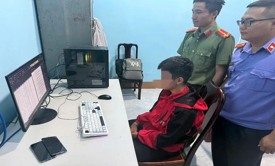 Khởi tố học sinh lớp 10 xâm nhập hệ thống tiêm chủng, thu thập, mua bán 20 triệu dữ liệu cá nhân - Ảnh 2.