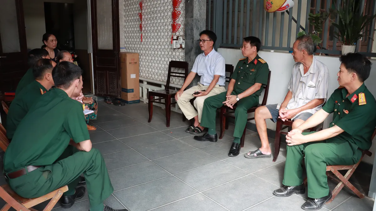 Khảo s&aacute;t khu vực nghi c&oacute; mộ tập thể liệt sĩ tại Kinh th&agrave;nh Huế- Ảnh 2.