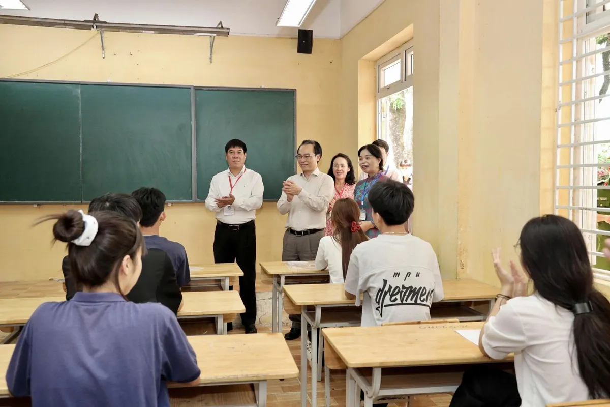 Bộ trưởng Ho&agrave;ng Minh Sơn: Kh&ocirc;ng để th&iacute; sinh mất quyền lợi trong mọi t&igrave;nh huống - Ảnh 2.