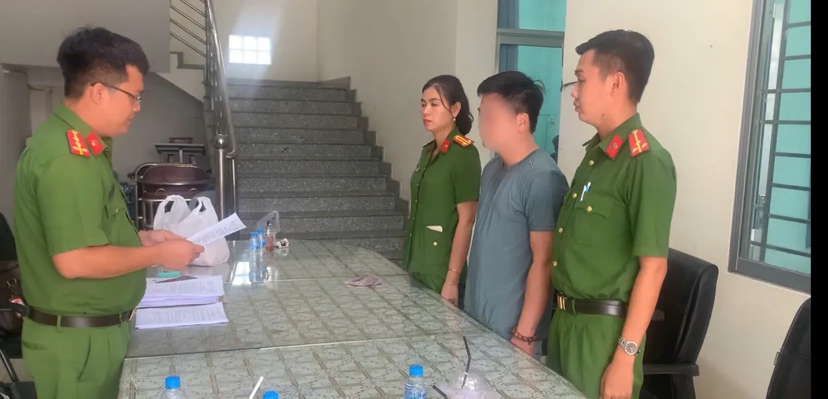 Triệt phá đường dây sản xuất dầu gió giả quy mô lớn, thu giữ hơn 27.000 sản phẩm - Ảnh 2.