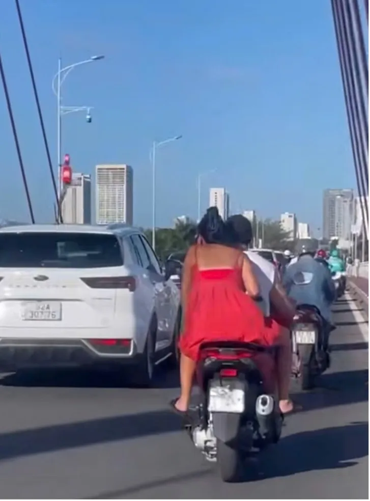 Đà Nẵng lập lại trật tự an toàn giao thông đối với khách nước ngoài- Ảnh 3. Đà Nẵng lập lại trật tự an toàn giao thông đối với khách nước ngoài- Ảnh 3.