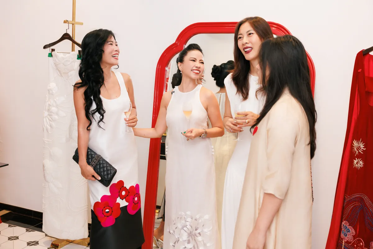 NTK Hà Linh Thư mở "điểm đến nhung lụa" trong biệt thự Pháp cổ trăm tuổi - Ảnh 7.