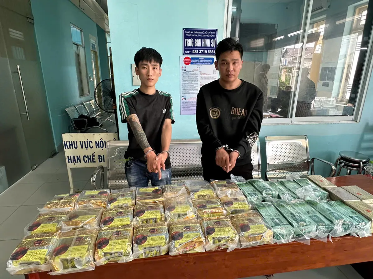 Khen thưởng lực lượng triệt phá đường dây ma túy xuyên quốc gia, bắt 403 người- Ảnh 3. Khen thưởng lực lượng triệt phá đường dây ma túy xuyên quốc gia, bắt 403 người- Ảnh 3.