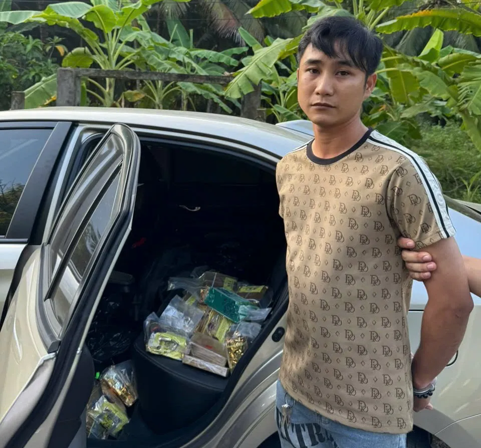 Khen thưởng lực lượng triệt phá đường dây ma túy xuyên quốc gia, bắt 403 người- Ảnh 4. Khen thưởng lực lượng triệt phá đường dây ma túy xuyên quốc gia, bắt 403 người- Ảnh 4.